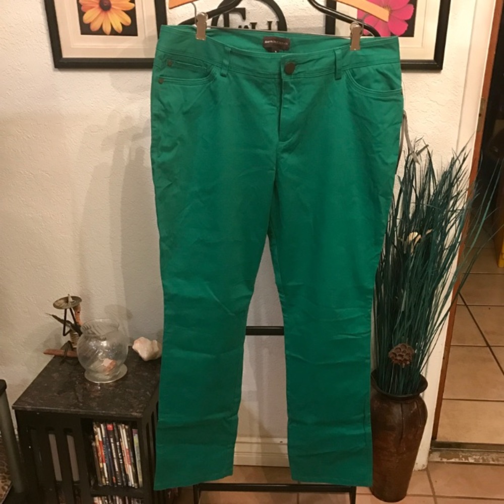 Green Dana Buchman jeans nwt tag